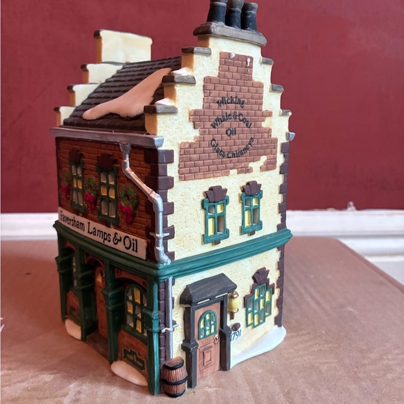 Dept 56 Dickens Village Series “Faversham Lamps & Oils” #5832-7 1995 - Picture 8 of 13